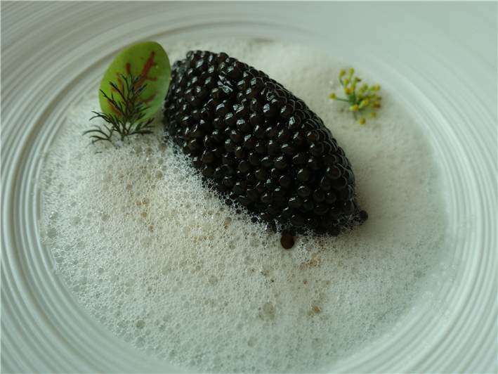 crab with caviar and apple foam